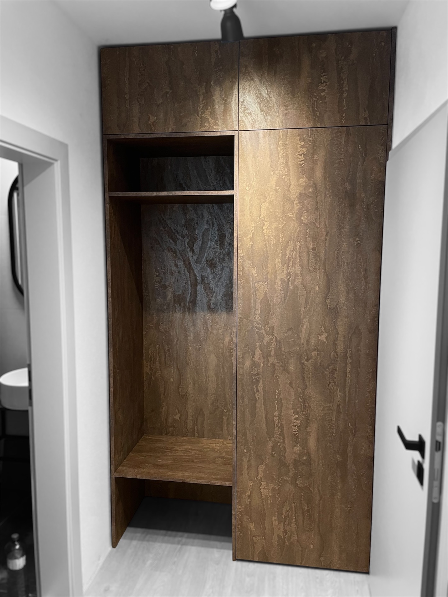 Předsíňová skříň